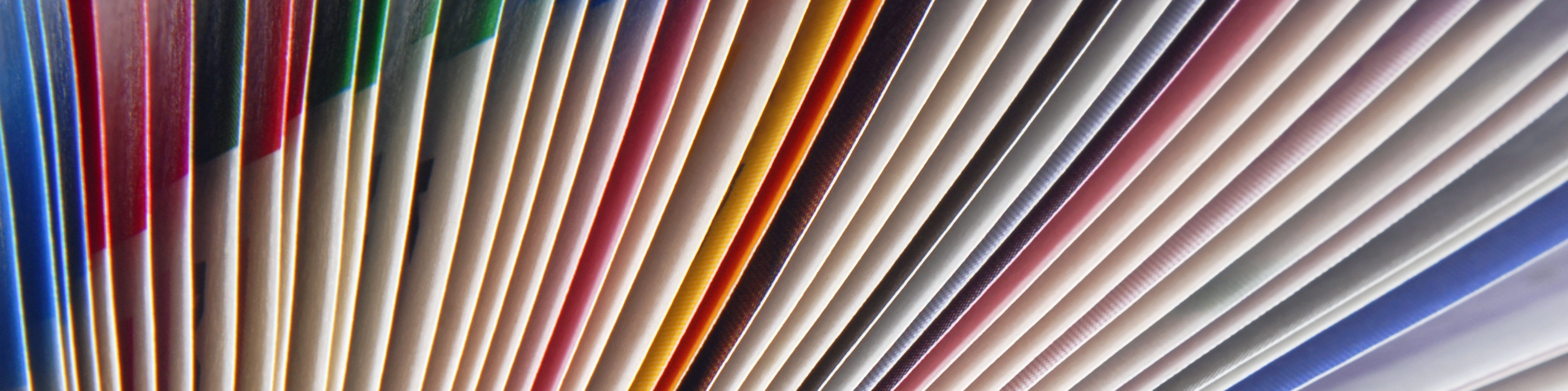 Kolorowe foldery na dokumenty