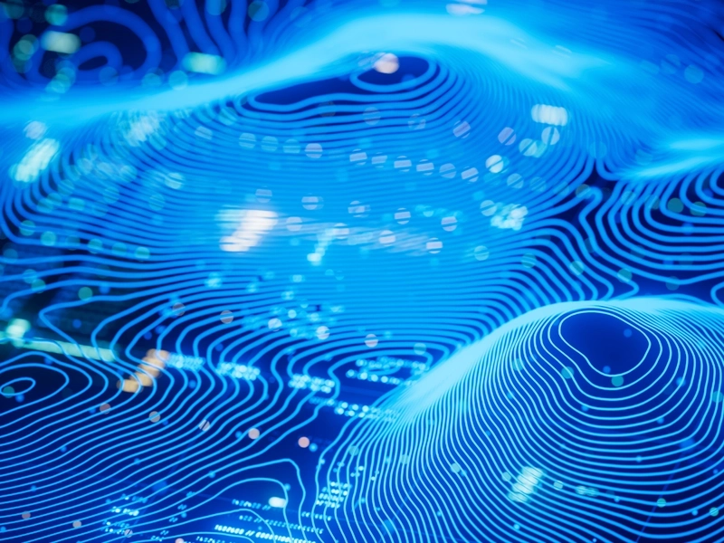 Ekran komputera z nałożoną półprzezroczystą mapą hipsometryczną